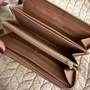 Louis Vuitton Vernis Zippy Wallet - tan Beige